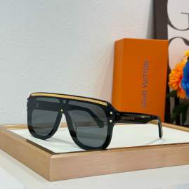 Picture of Louis Vuitton Sunglasses _SKUfw76250359fw